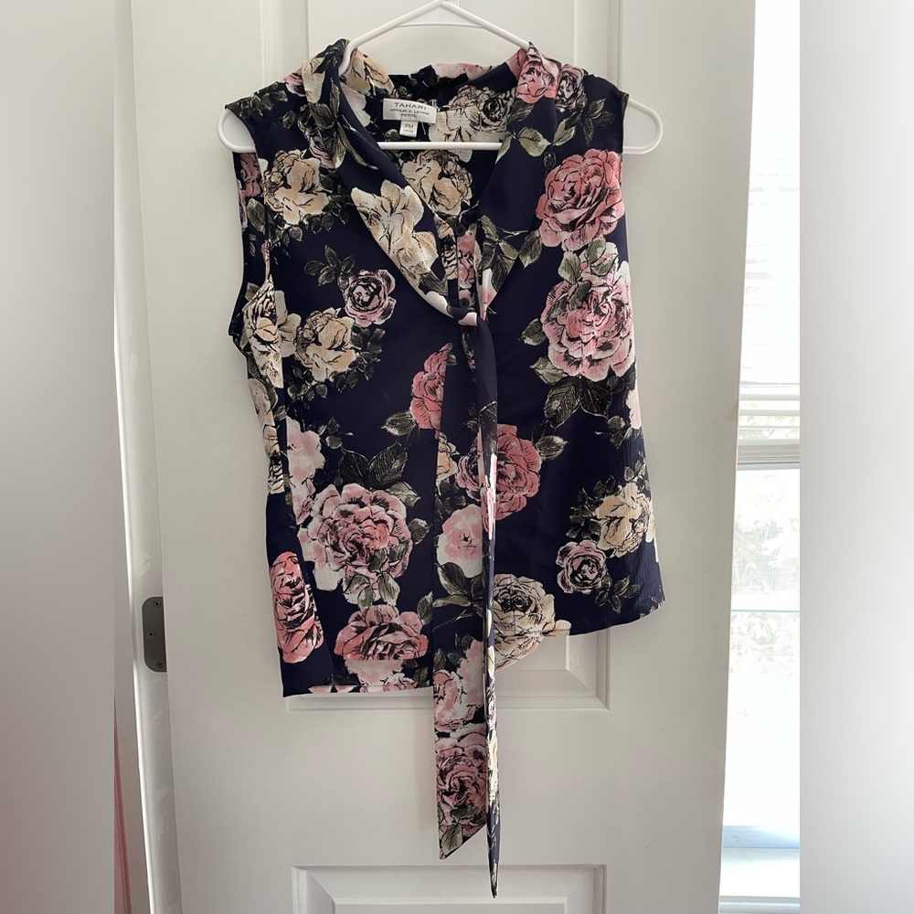 Navy floral tank top women’s size petite medium